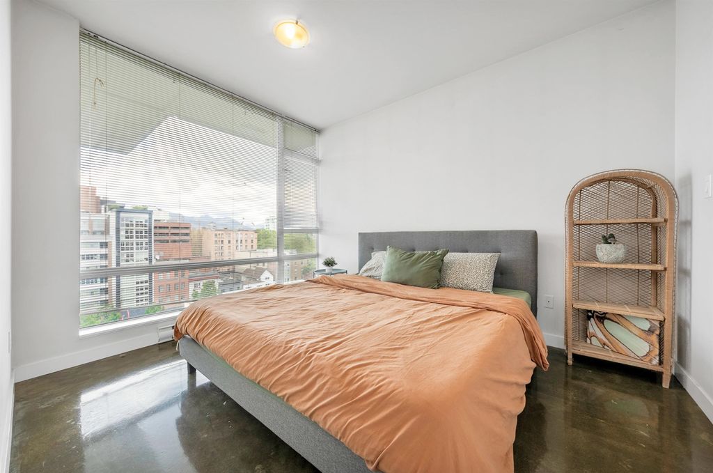listing image 1102686884870671962