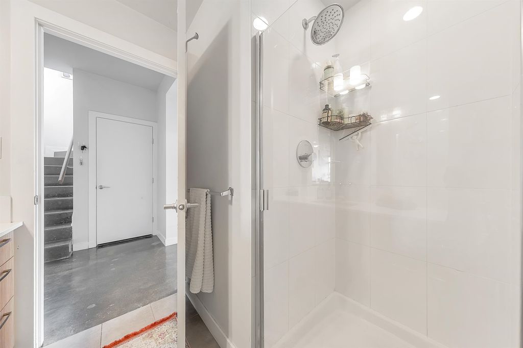 listing image 1109472877244194574