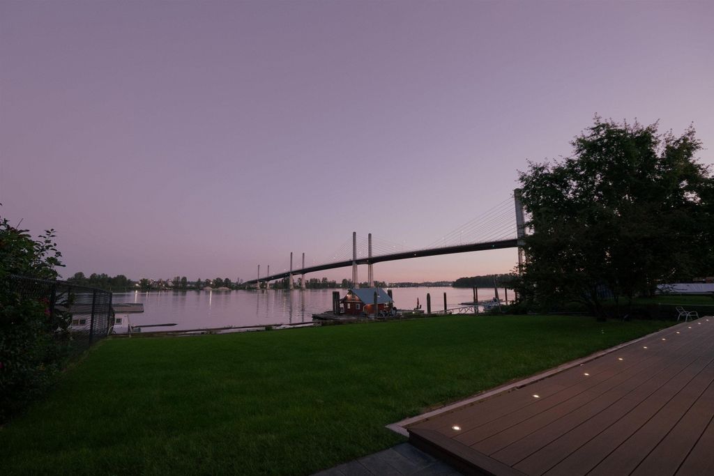 Photo of 20126 Wharf Street, Maple Ridge, BC V2X 1A1 (MLS # R3106589)