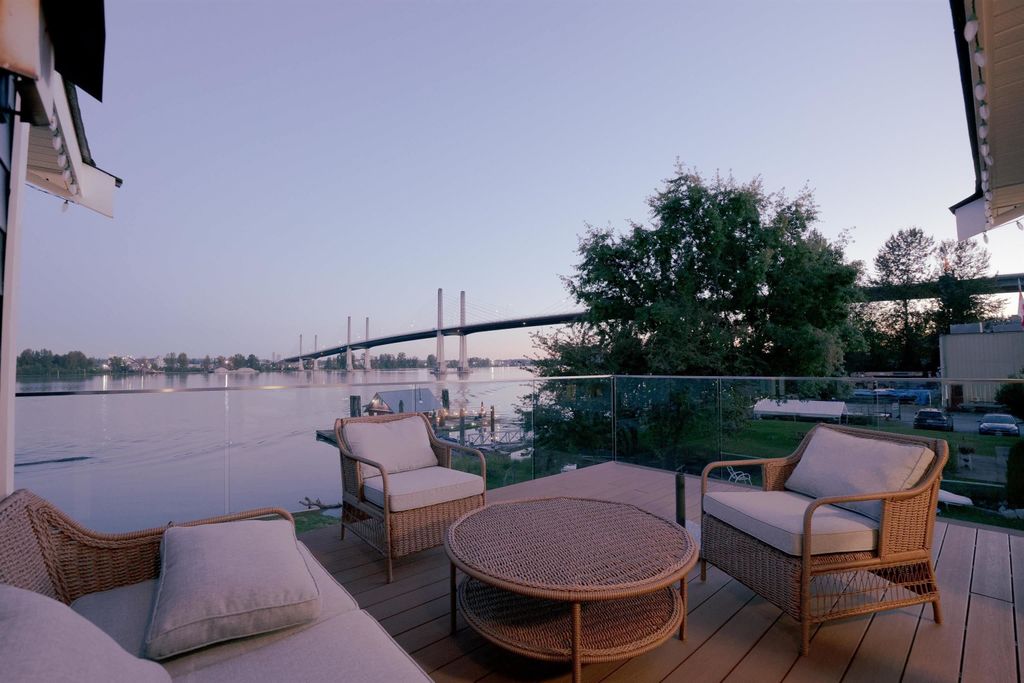 Photo of 20126 Wharf Street, Maple Ridge, BC V2X 1A1 (MLS # R3106589)