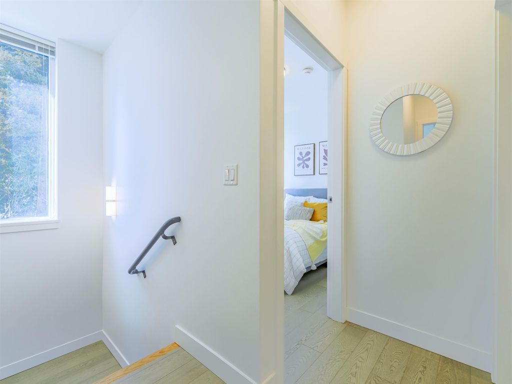 listing image 1101343853599733389