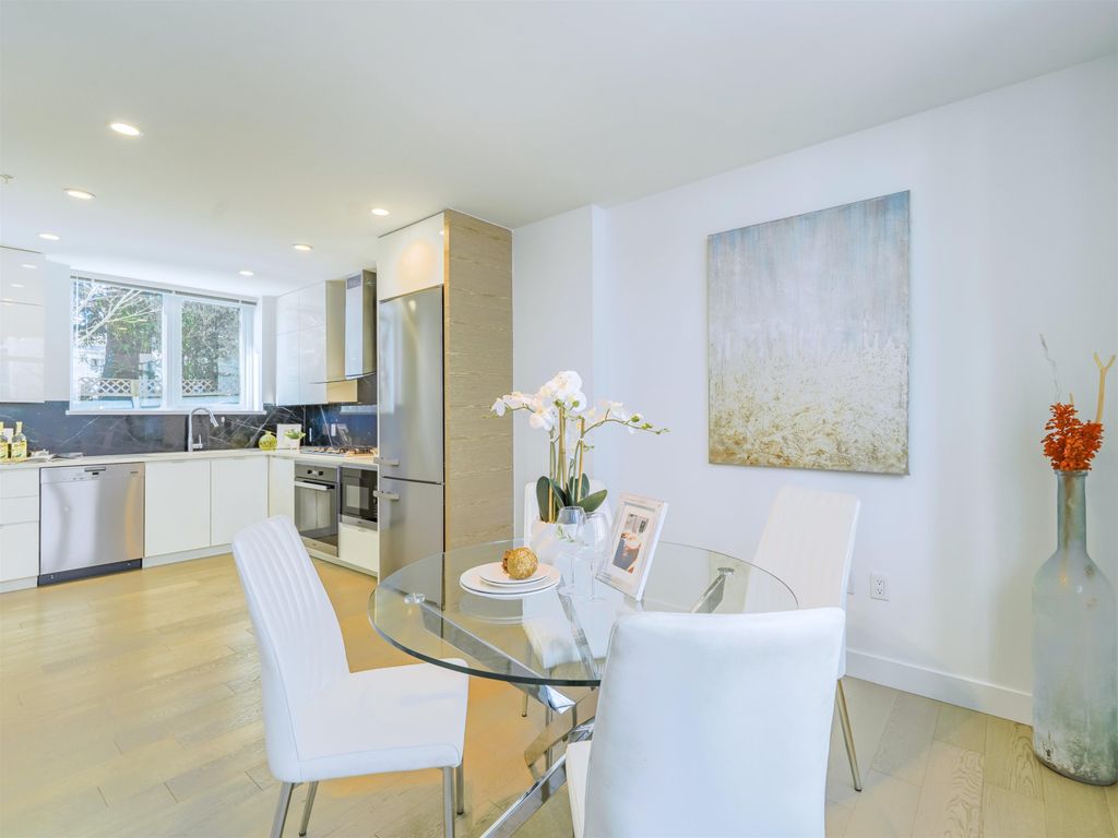 listing image 1105859303225460287