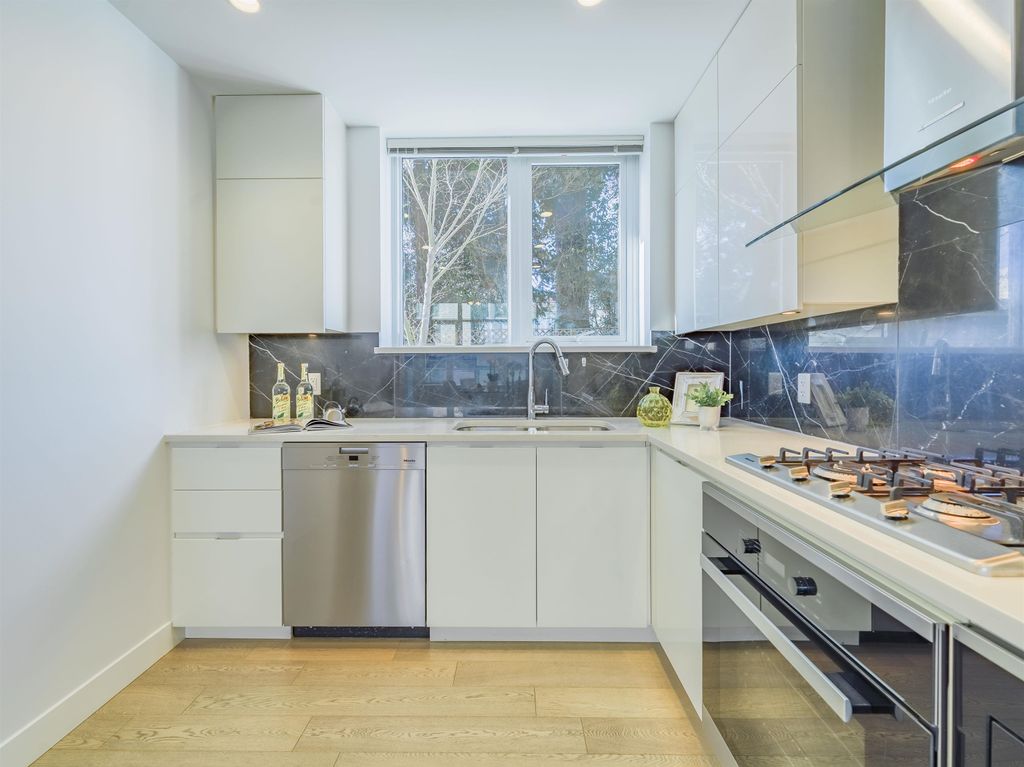 listing image 1105788790192878855