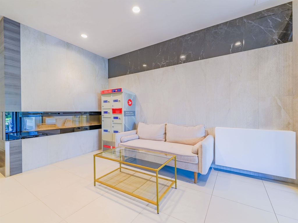 listing image 1104309957681201958