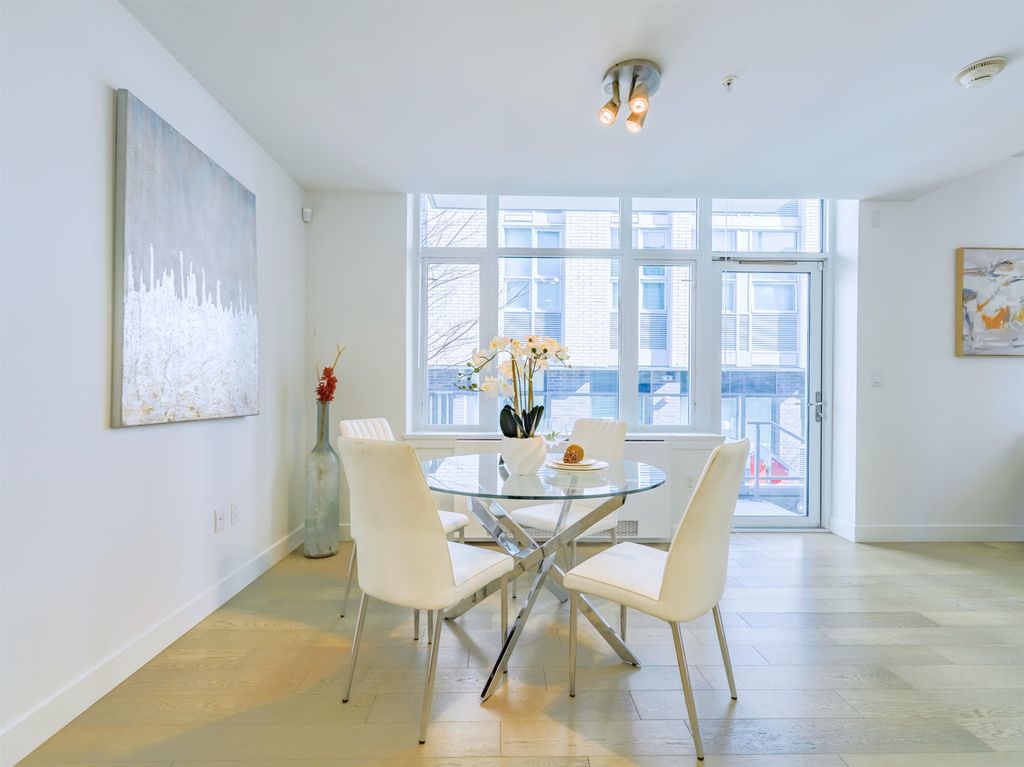 listing image 1100161807101470040