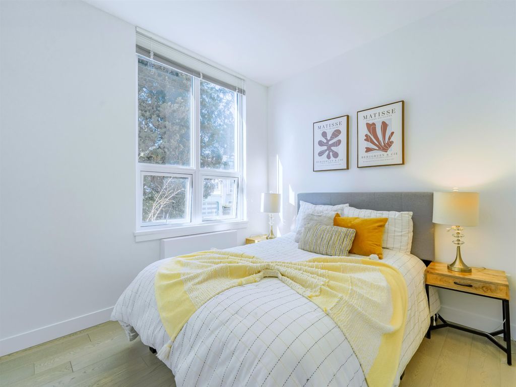 listing image 1104572360114119848