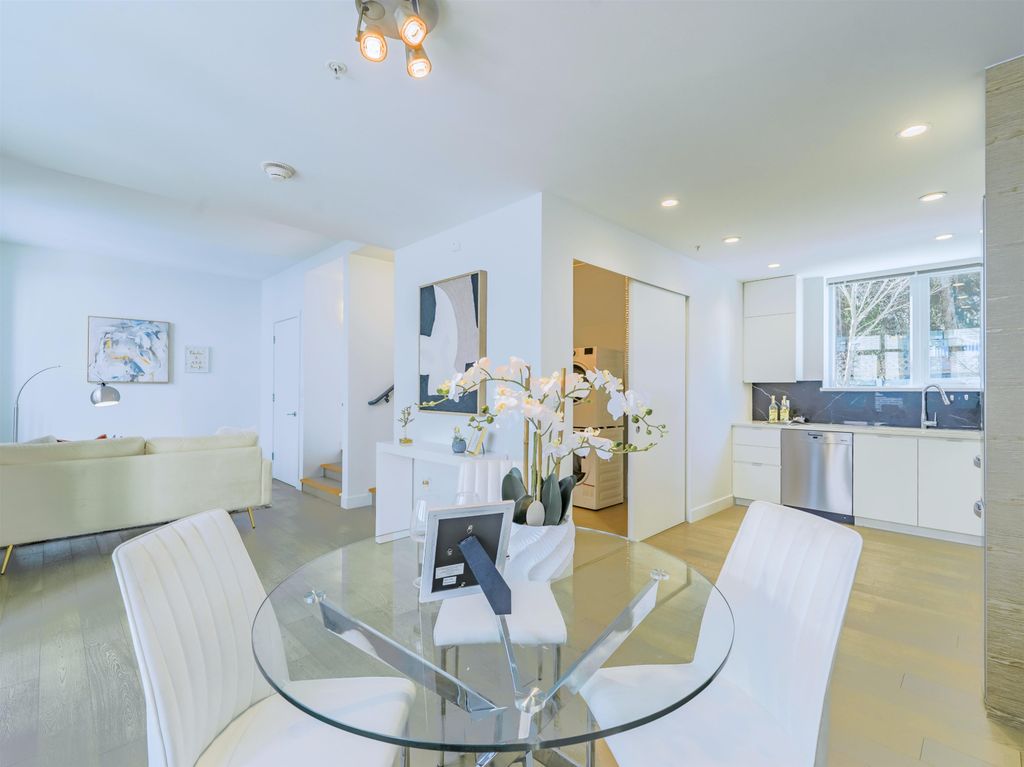 listing image 1104637876185021880