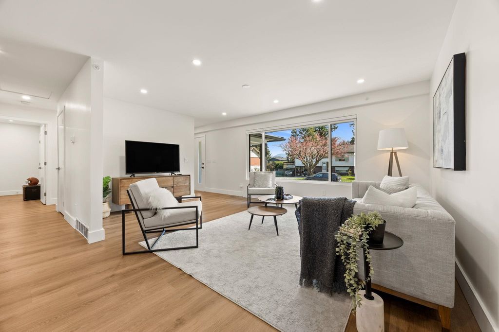 Photo of 12475 208 Street, Maple Ridge, BC V2X 4X1 (MLS # R3111215)