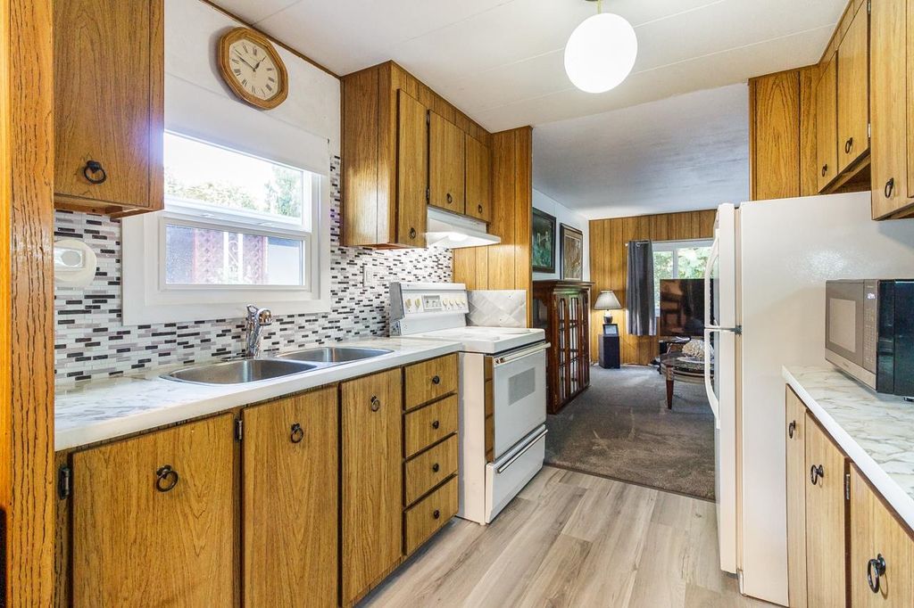 listing image 1107505724841972355