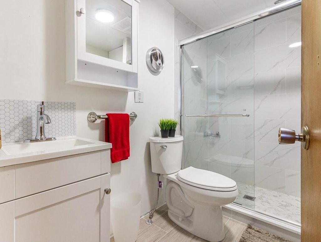 listing image 1104101823506599179