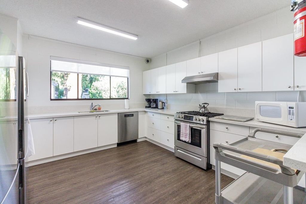 listing image 1105021998908581842