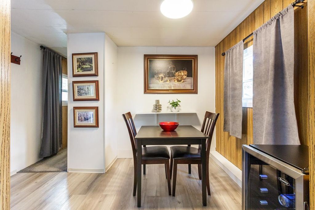 listing image 1106194877513596640