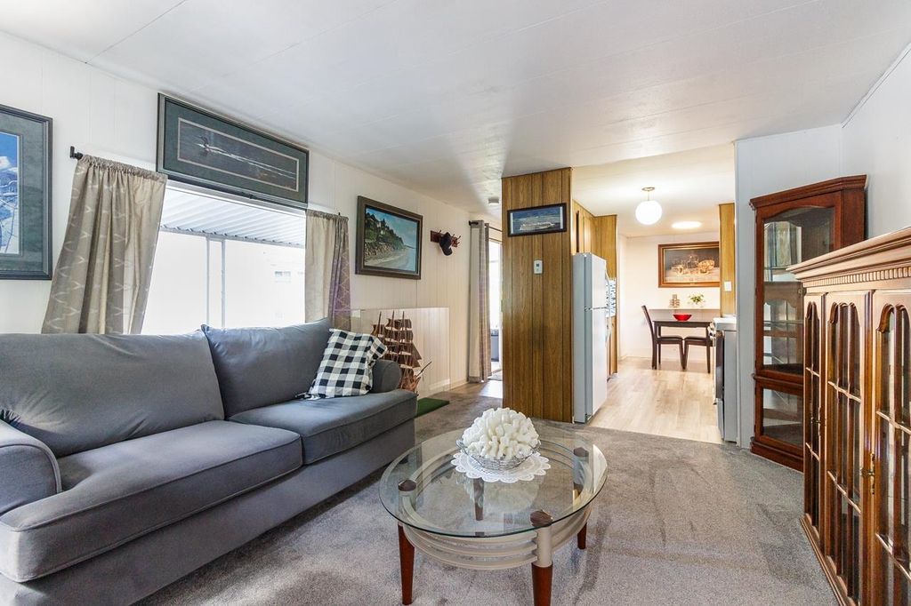 listing image 1102010274182665311