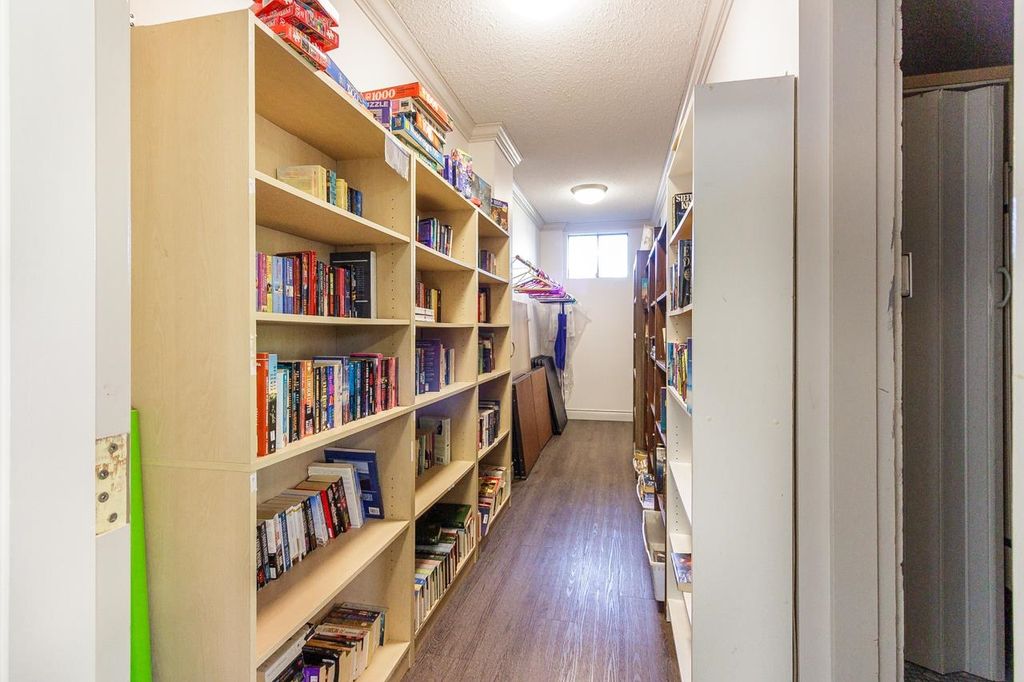 listing image 1106426344597625971