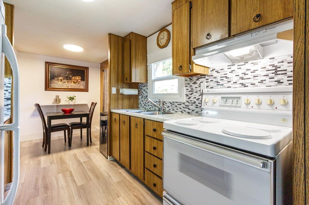 listing image 1104990903419712636