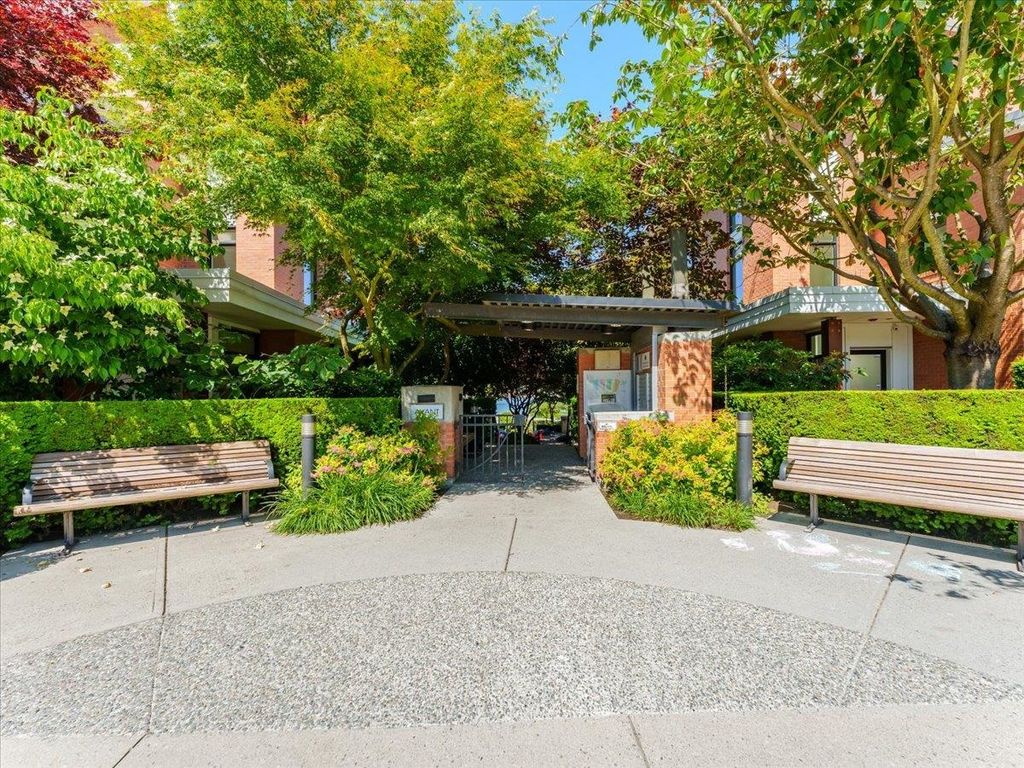 listing image 1106398397494538914