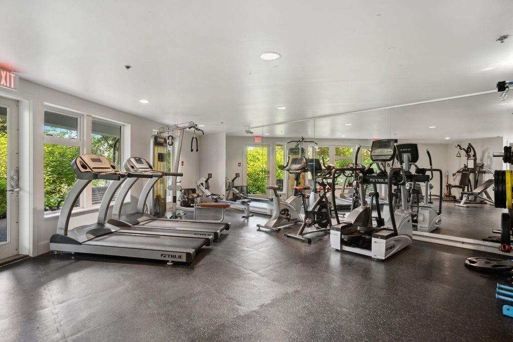 listing image 1105379882979679325