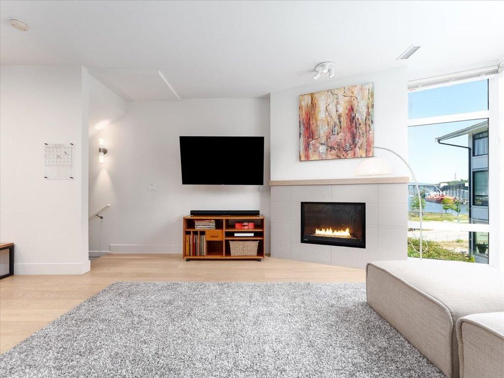 listing image 1103191236262330319