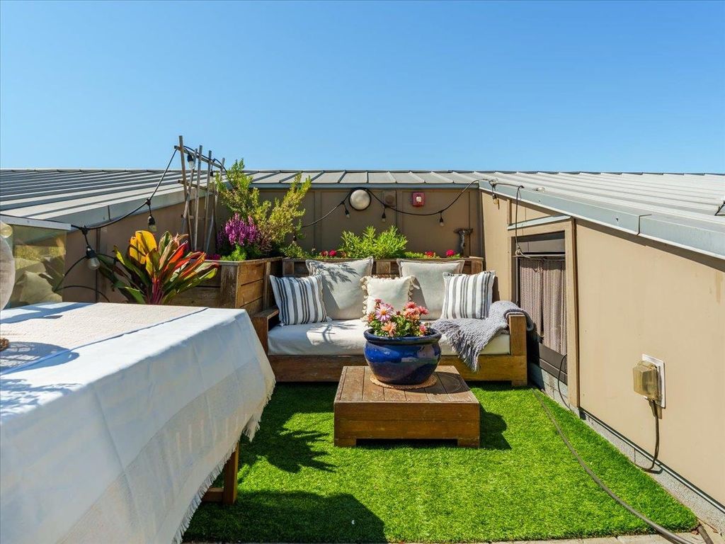 listing image 1102057991478592625