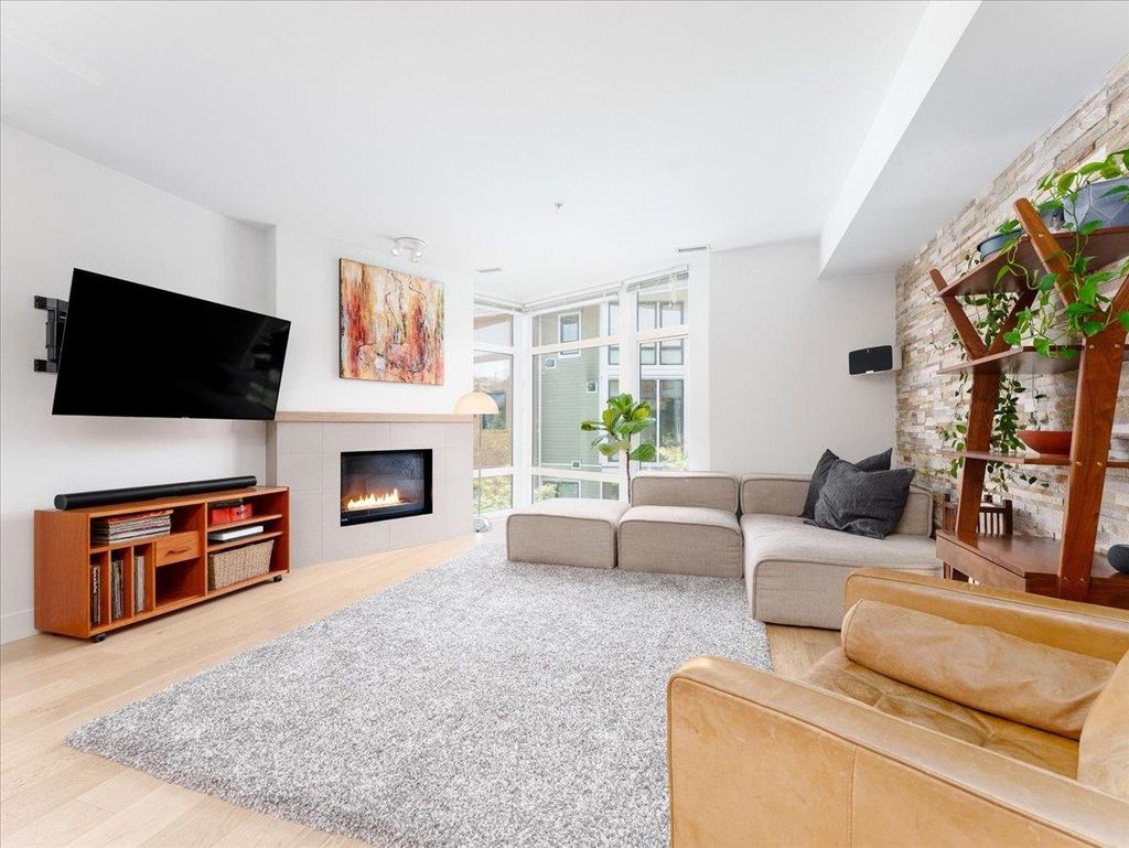 listing image 1106171569316437252