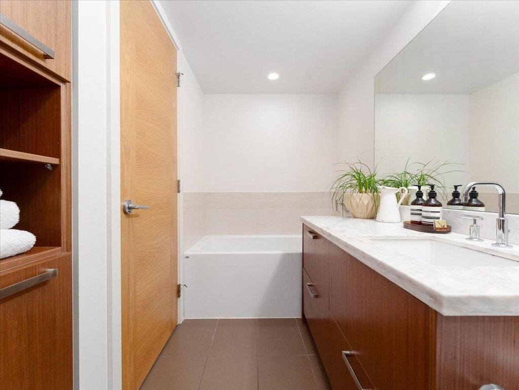 listing image 1107071158467622536