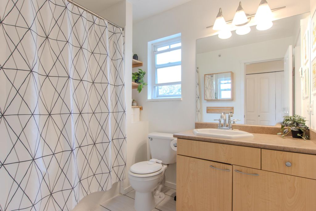 listing image 1106796834081465290