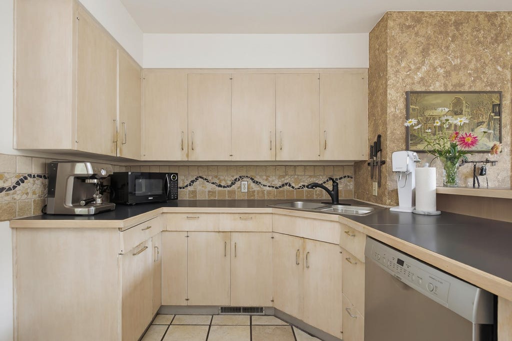 Photo of 2822 Upland Crescent, Abbotsford, BC V2T 2E9 (MLS # R3146007)