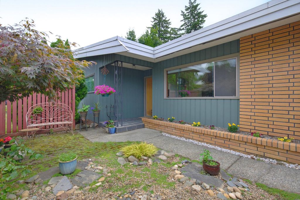 Photo of 2822 Upland Crescent, Abbotsford, BC V2T 2E9 (MLS # R3146007)