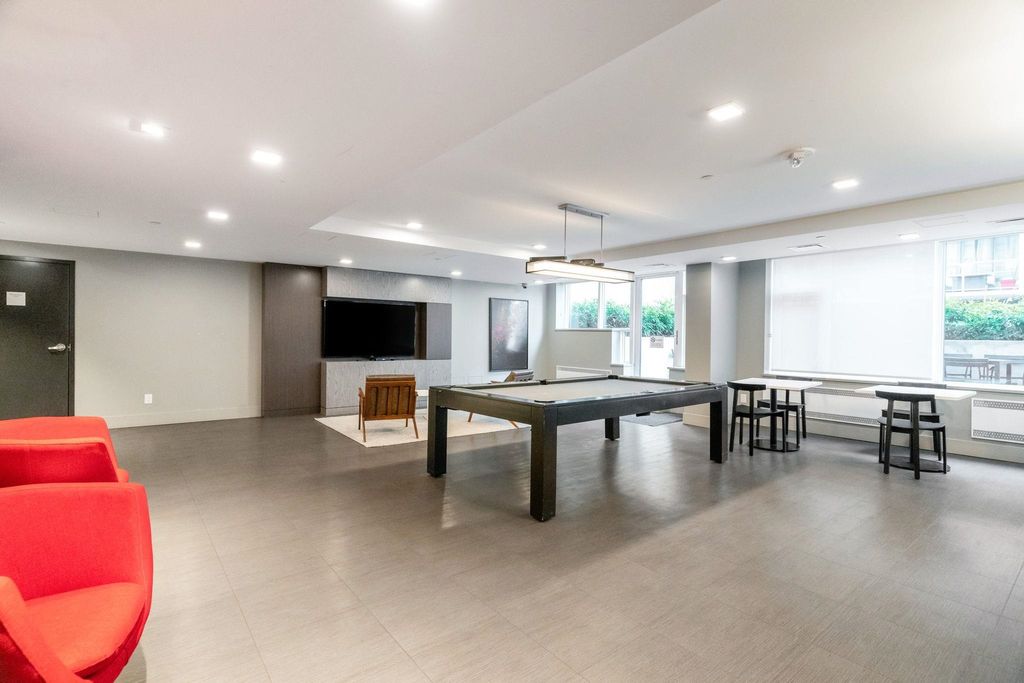 listing image 1101083050078628675