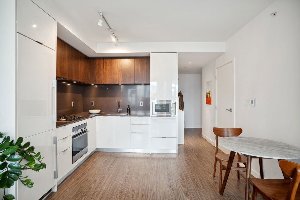 listing image 1105199371512869938