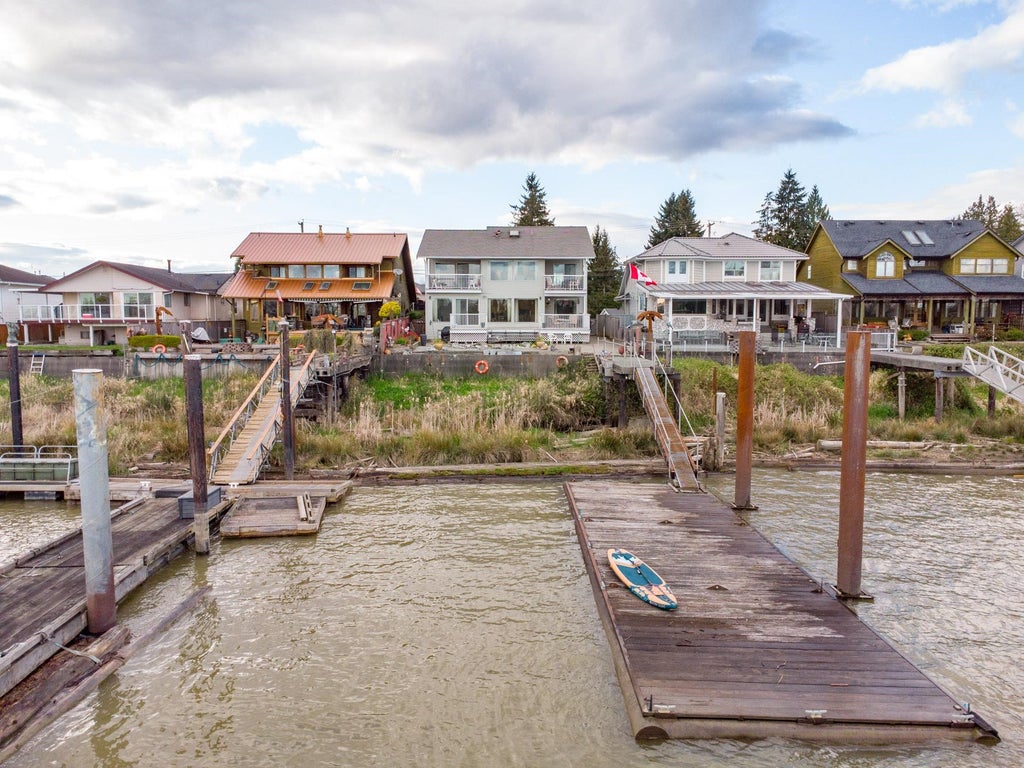 Photo of 20346 Wharf Street, Maple Ridge, BC V2X 1Z3 (MLS # R3142669)
