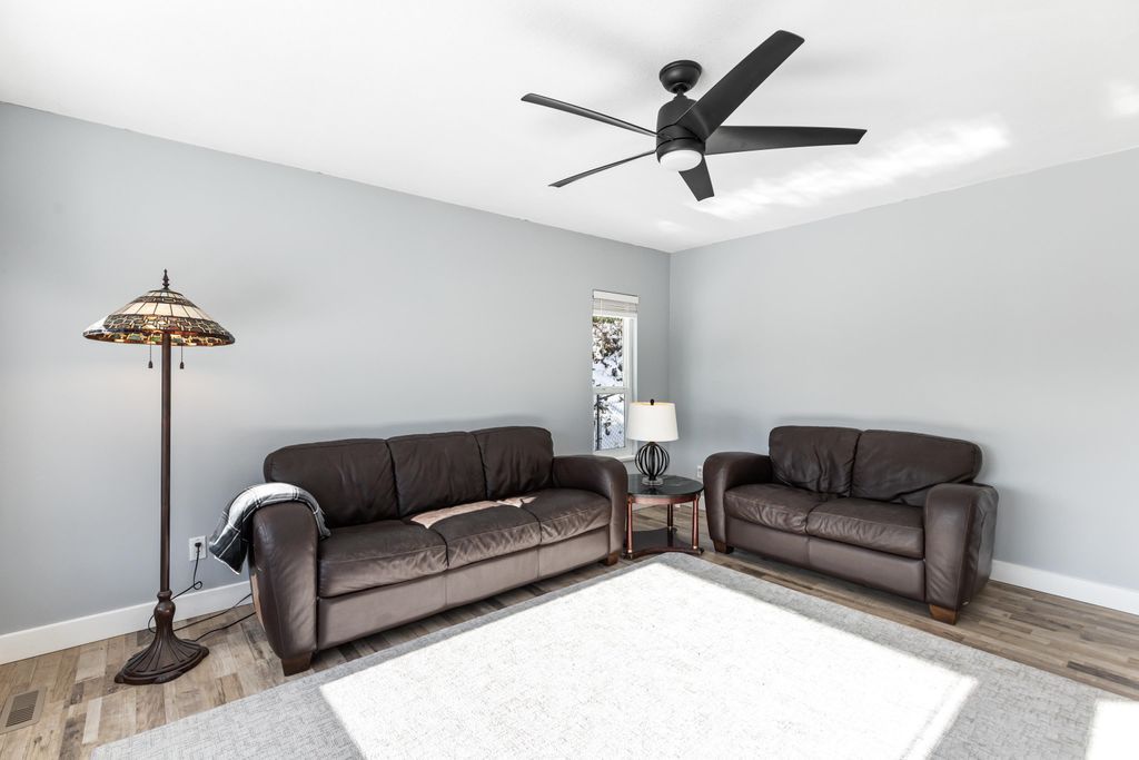 listing image 1105760348162715179