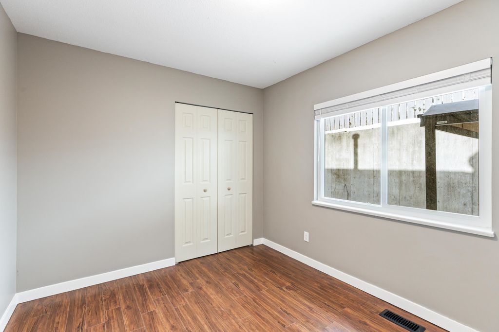 listing image 1109398108479328825