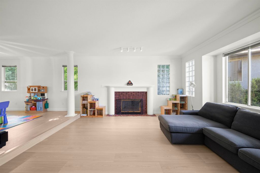 listing image 1100355110088094359