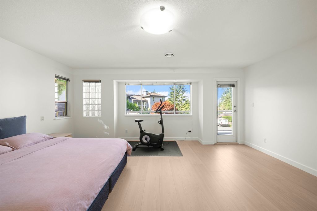 listing image 1101670763355639958