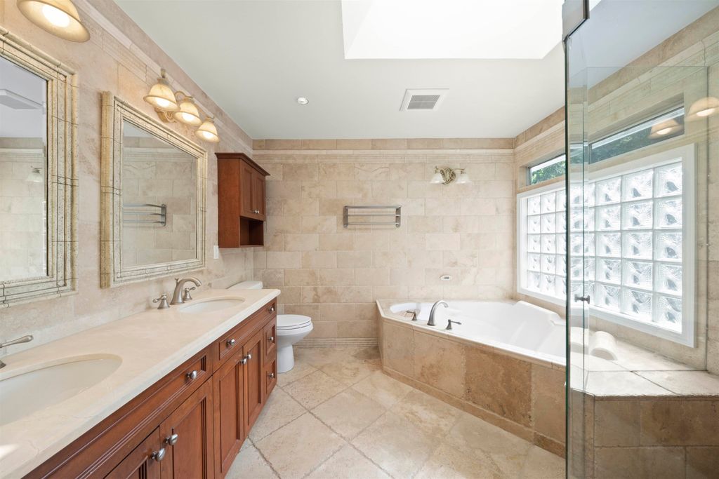 listing image 1107756388547248707