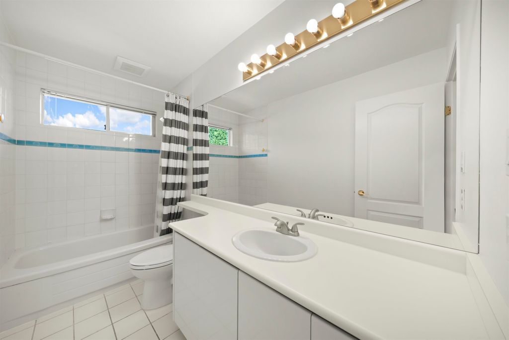 listing image 1103302104814785850