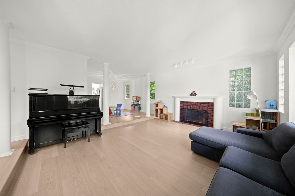 listing image 1103409325403542015