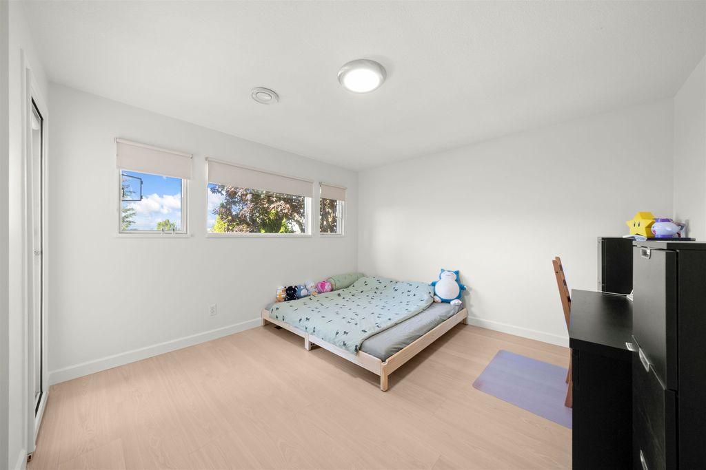 listing image 1105420934577641186