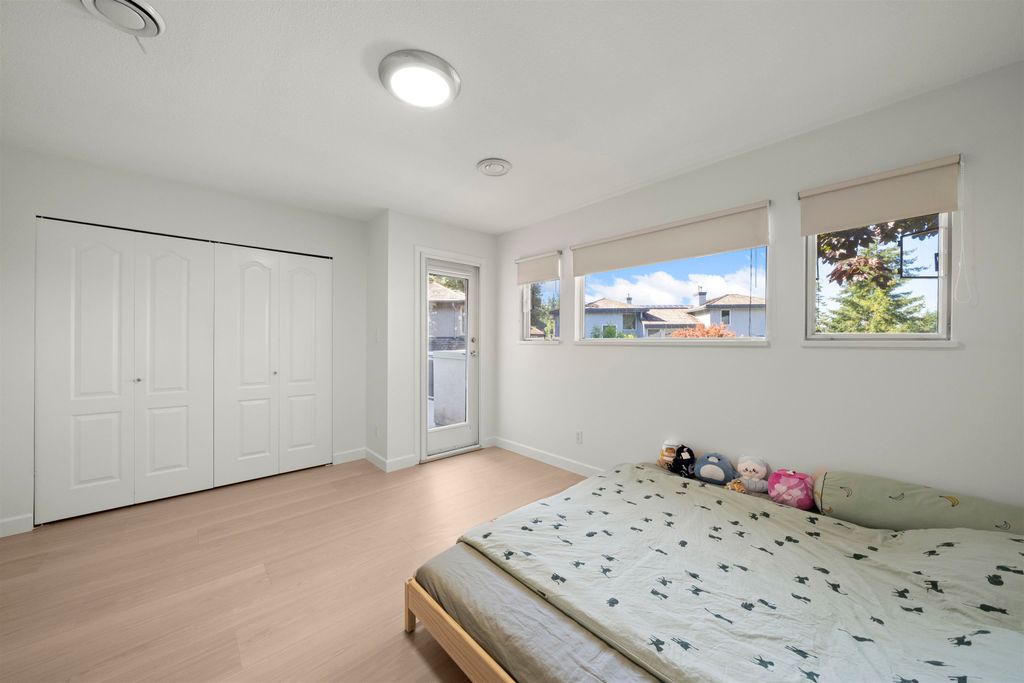 listing image 1100280307628529834