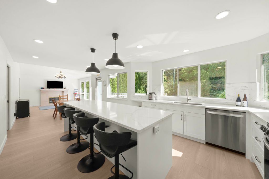 listing image 1108771393239195491