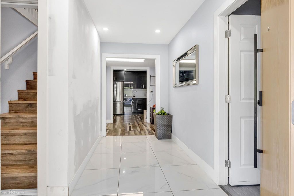 Photo of 2952 Sidoni Place, Abbotsford, BC V2T 5K1 (MLS # R3108726)