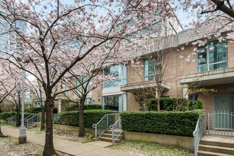 1889 Rosser Avenue TH4 Burnaby BC V5C 6R4