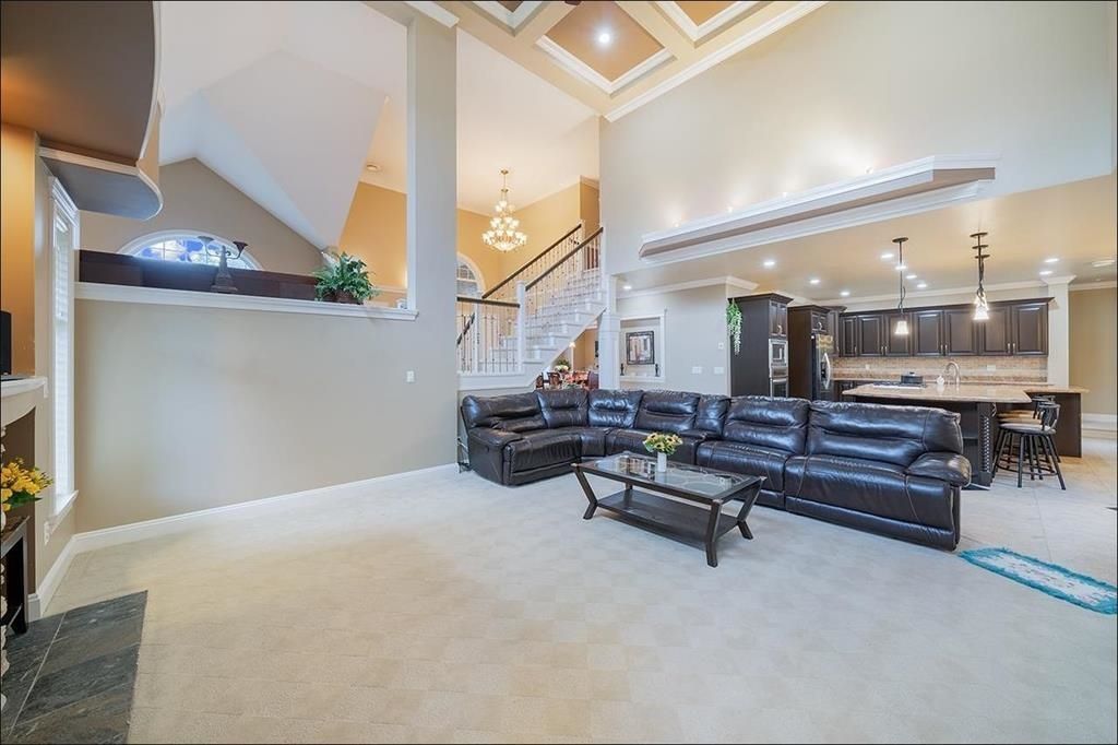 listing image 1100159051575492048