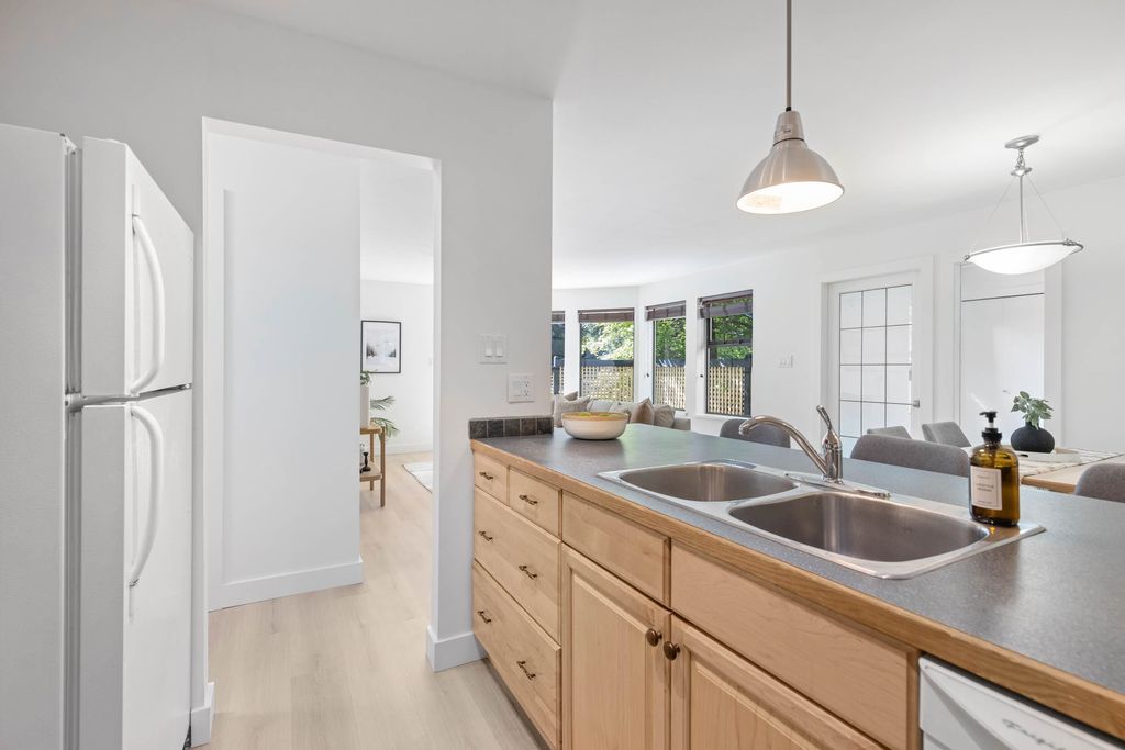 listing image 1103793116093939446