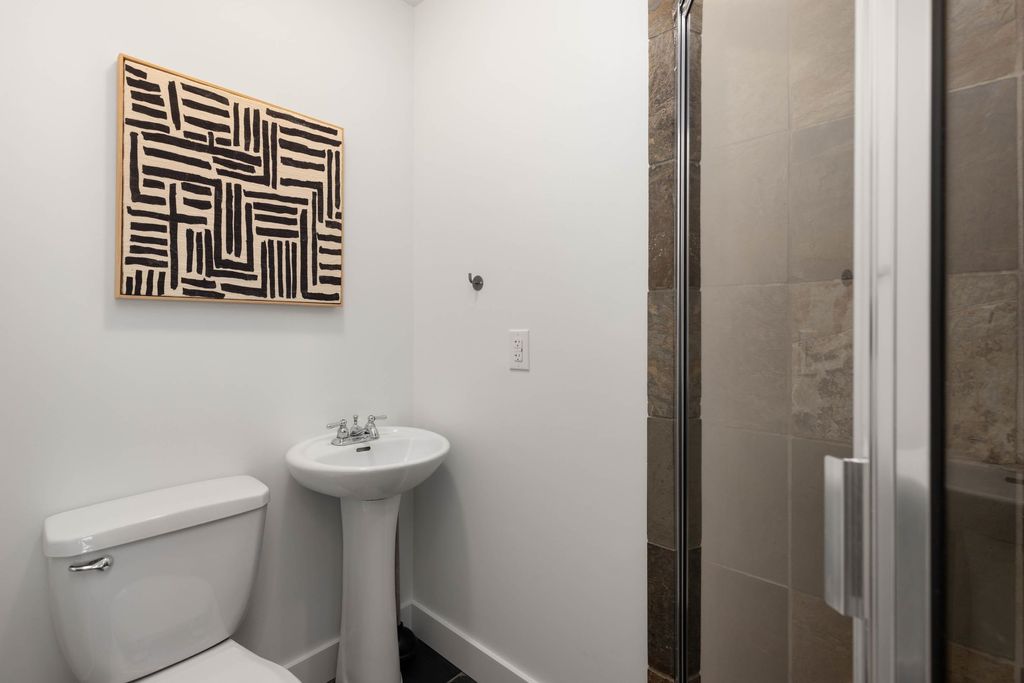 listing image 1103618298448240819