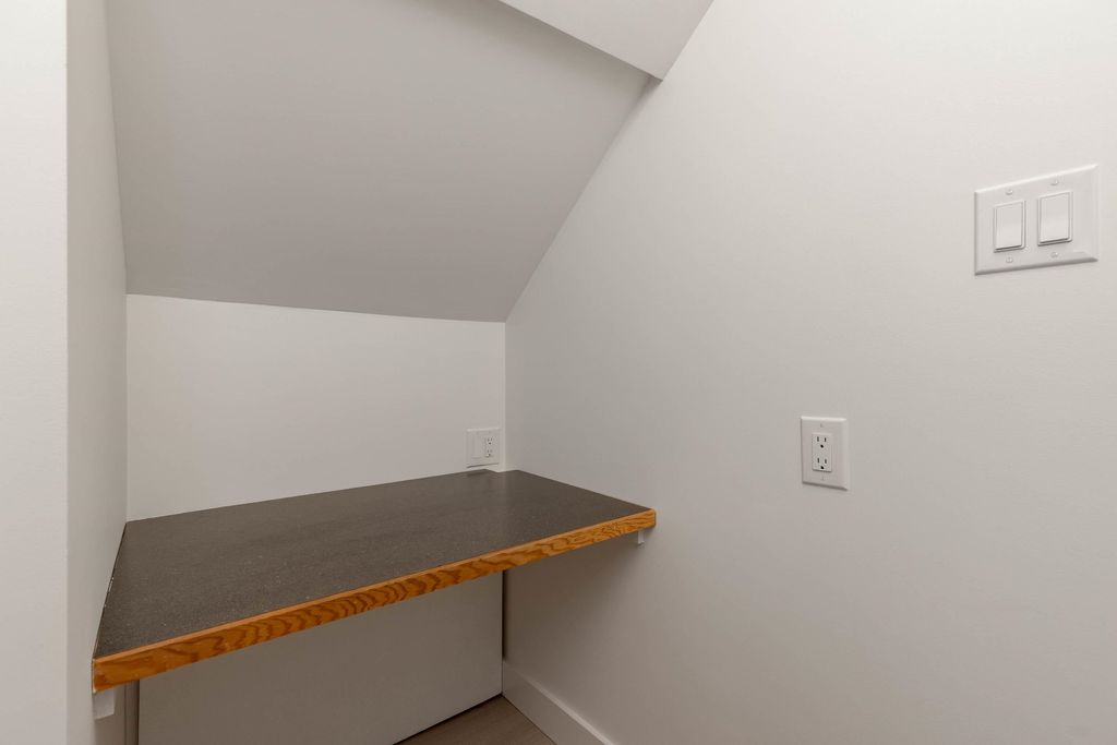listing image 1103126265128767713