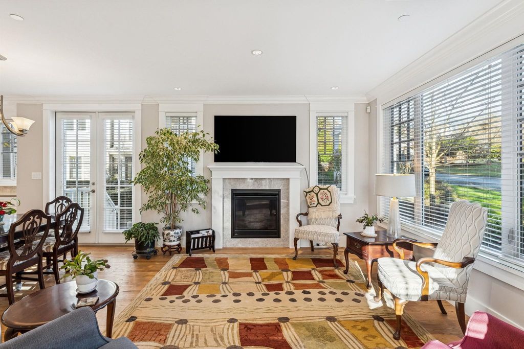 listing image 1100485033966559168