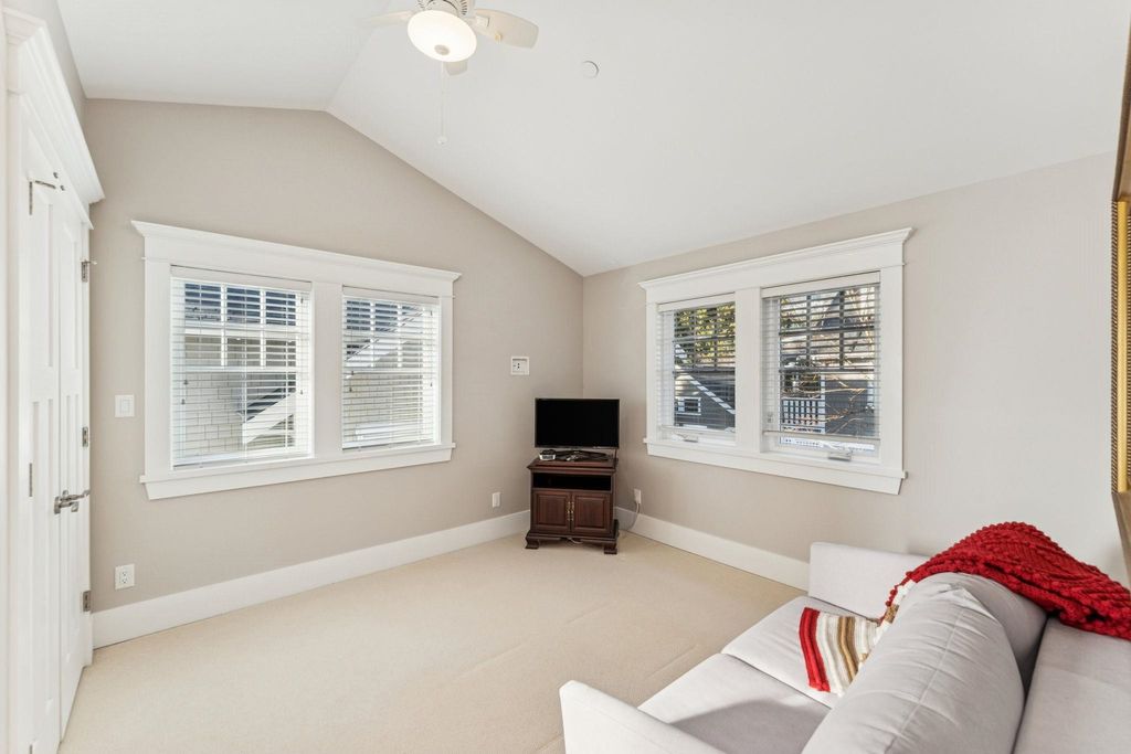 listing image 1109093323431499473