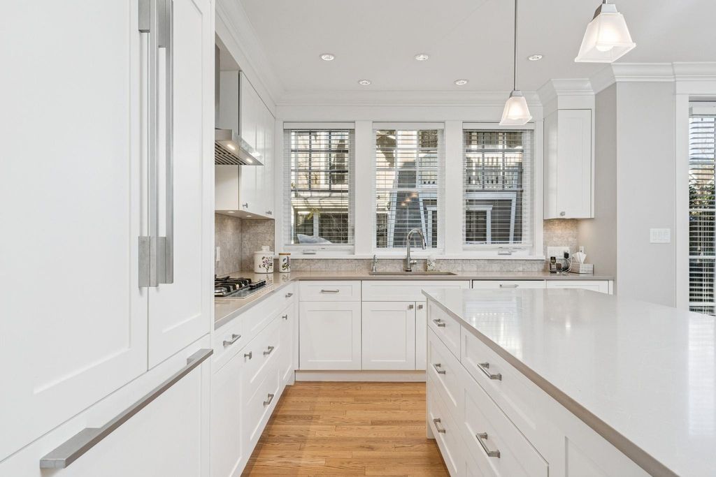 listing image 1109644781901440007